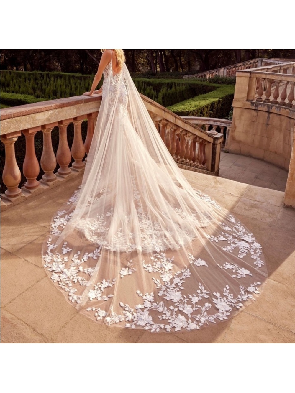 Enzoani Wedding gown cape - Picture 3 of 3